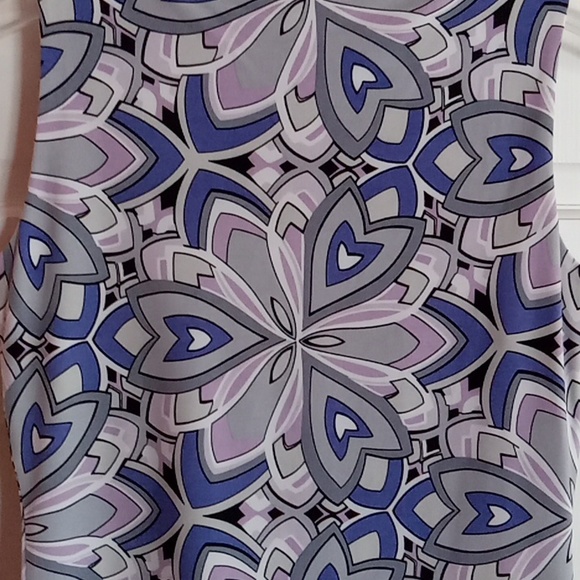 Tahari Sleeveless V-Neck Blouse, Size 2P - Picture 5 of 5